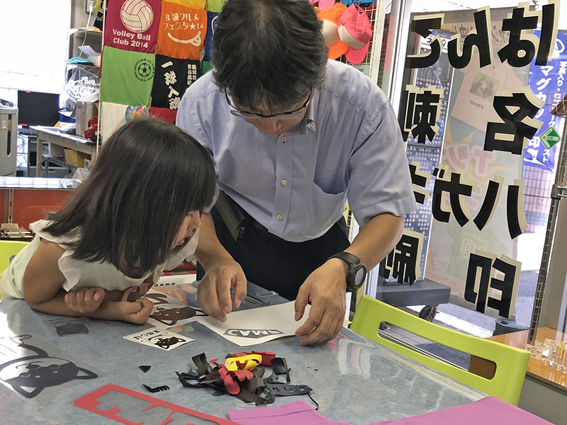 親子で協力してデザインをしてきます。
