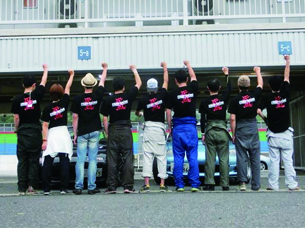 チーム、みんなで集合写真。強そうです。